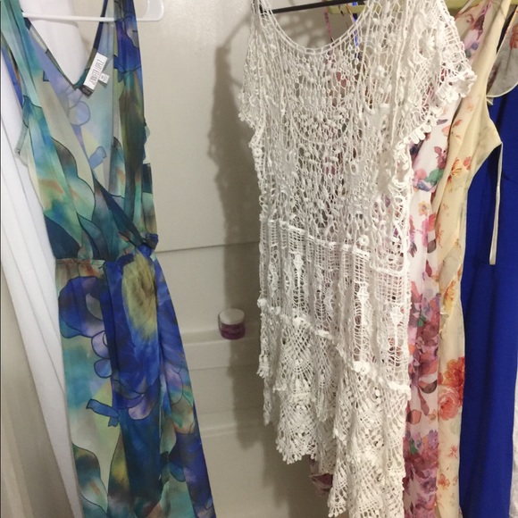 Dresses - Picture 2 of 7